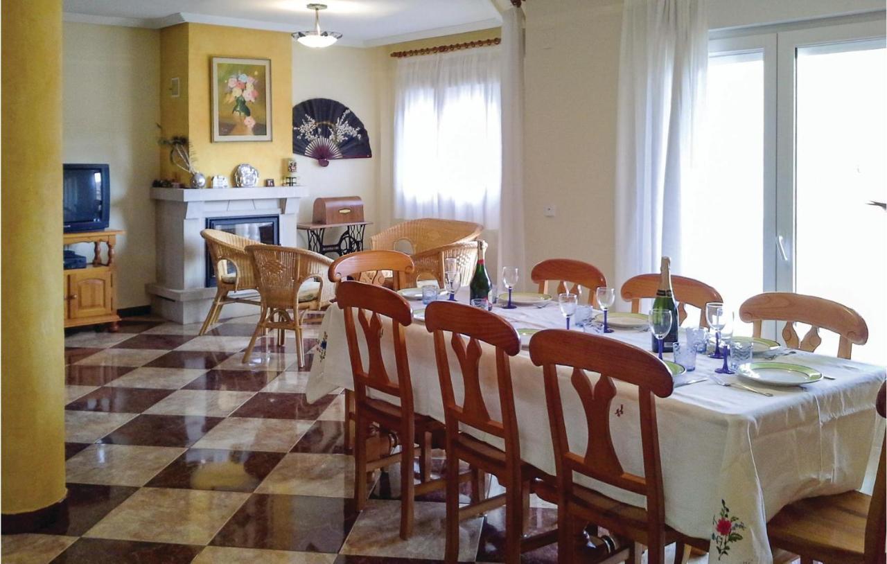 Awesome Home In Portman With Kitchen Eksteriør billede